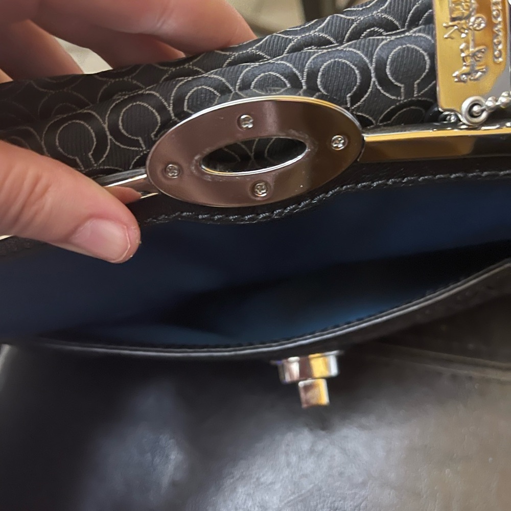 Coach Signature Bag - Picture 4 of 9